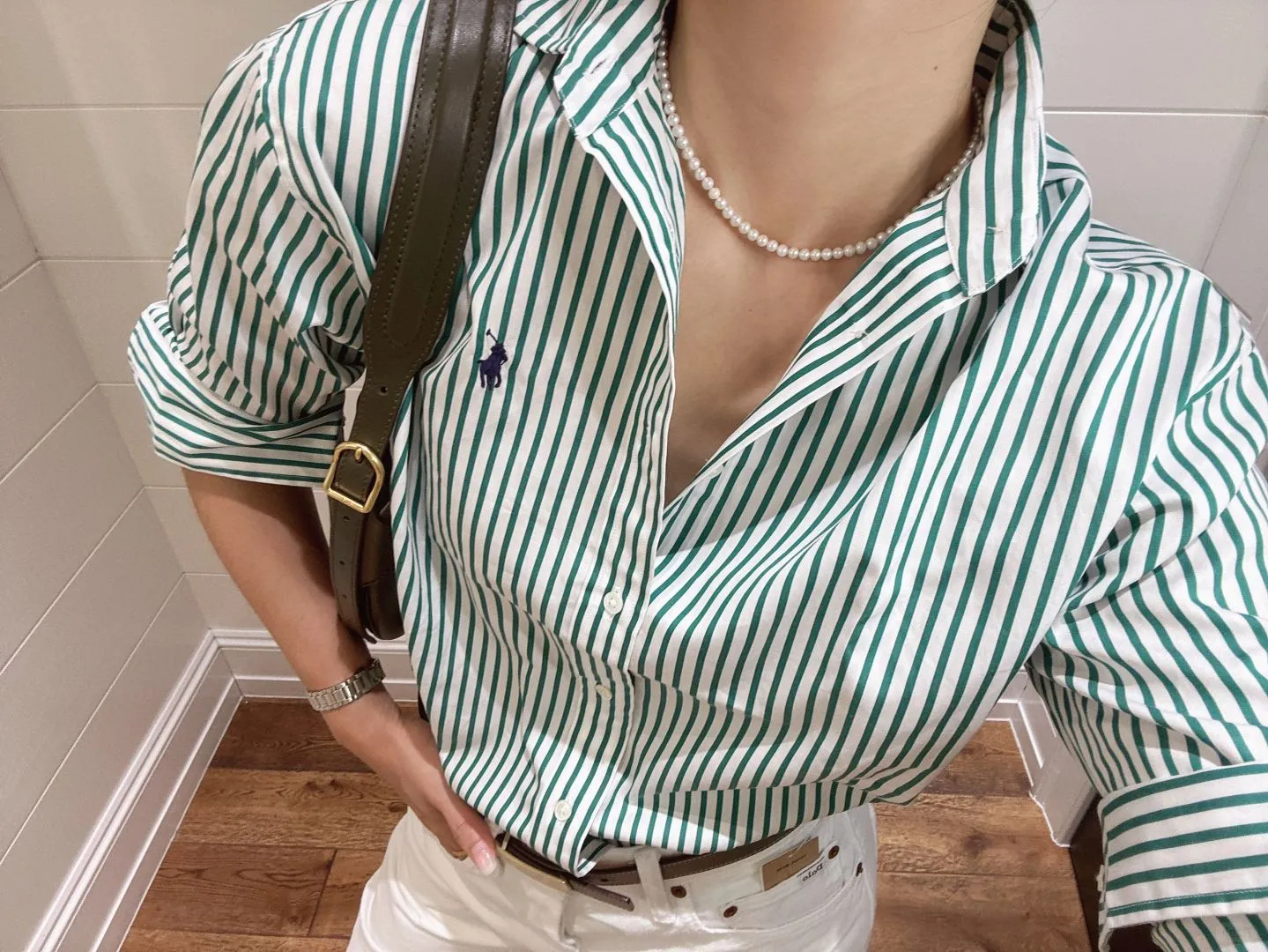 P260 💰 "Top quality" Style number: 8082# [Ralph Lauren classic basic new old money style striped shirt long sleeves] ✅Ralph Lauren Ralph Lauren colorful style old money style cotton poplin striped casual shirt long sleeves ✅Top ceiling quality ZP original development You can compare with the real thing at will ✅100% restored workmanship The entire garment is covered with seams and clean edges Curved triangular bifurcation ✅100% cotton poplin cotton Smooth to the touch Pre-car wash treatment The yarn is tighter ✅Customized dyed original pearlescent white bottom buttons, large and small zoning, vertical phoenix eyelets ✅Special shaped chiffon foil inside the collar door tube, not easy to deform and pull ✅Refreshing colorful striped shirt, salty or sweet, daily travel, extremely high production rate, customized style ✅The upper body looks much better than the real thing, can be worn alone or worn in all seasons, highly recommended for goddesses, size: S-XL, color: red, blue, green